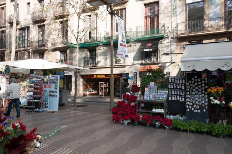 Отель Standbyme Ramblas Барселона Экстерьер фото